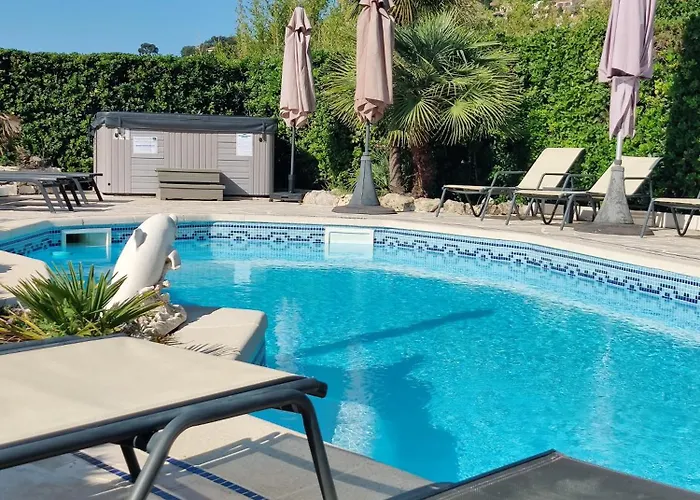Villa Plein Sud A 900M Du Centre De Cavalaire Sur Mer - Chambre Climatisee - Piscine - Spa- Calme Et Detente